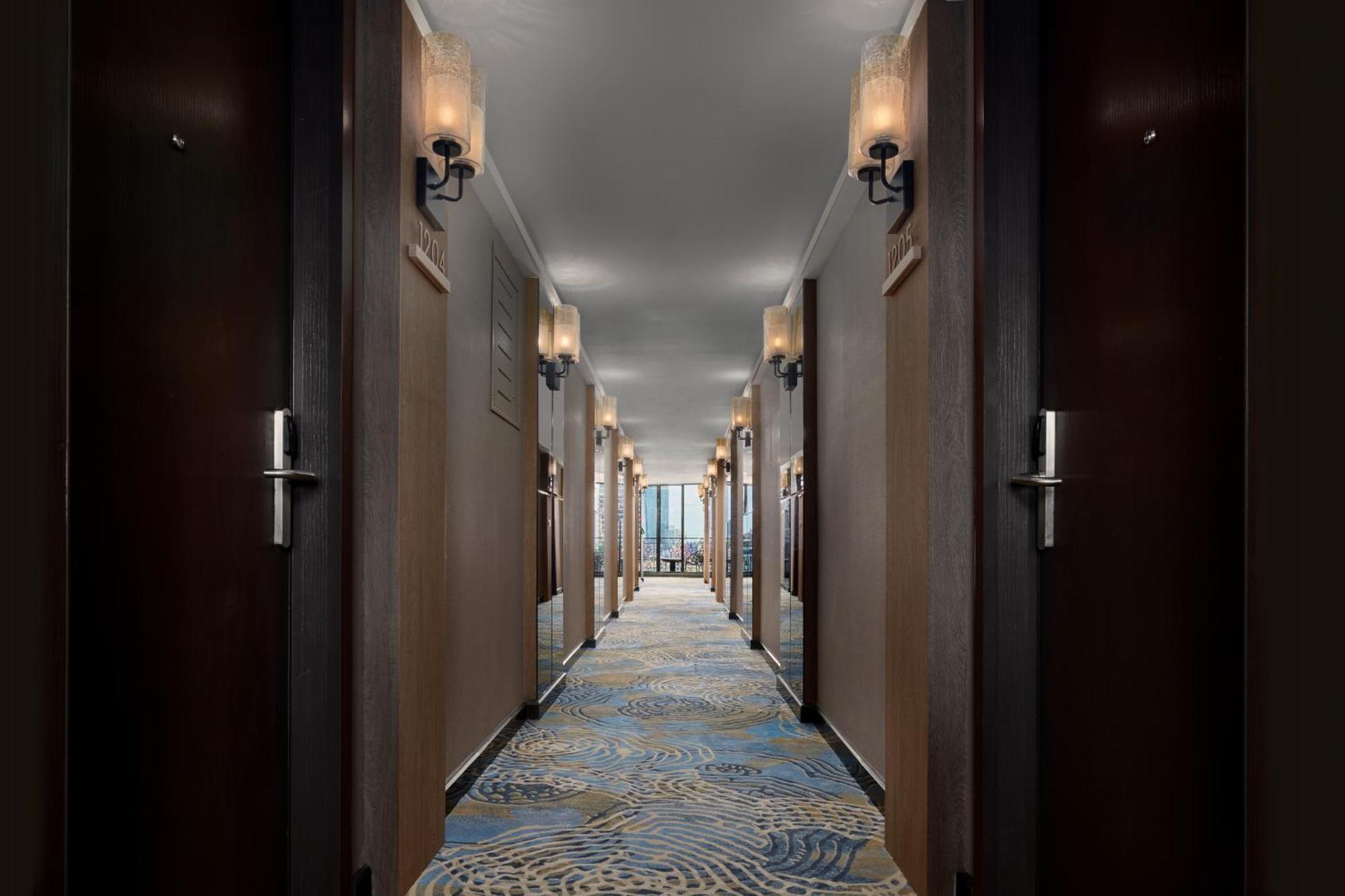 Caravan Hotel By Ehm Phnom Penh Exterior photo