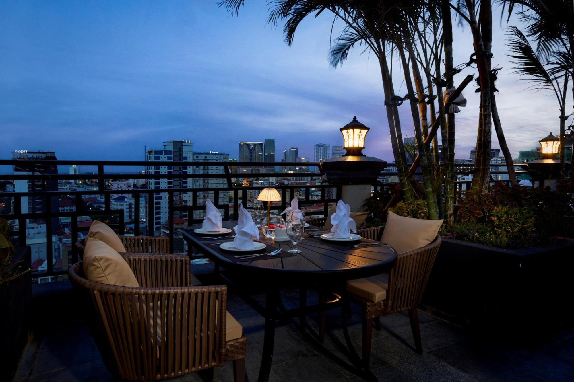 Caravan Hotel By Ehm Phnom Penh Exterior photo