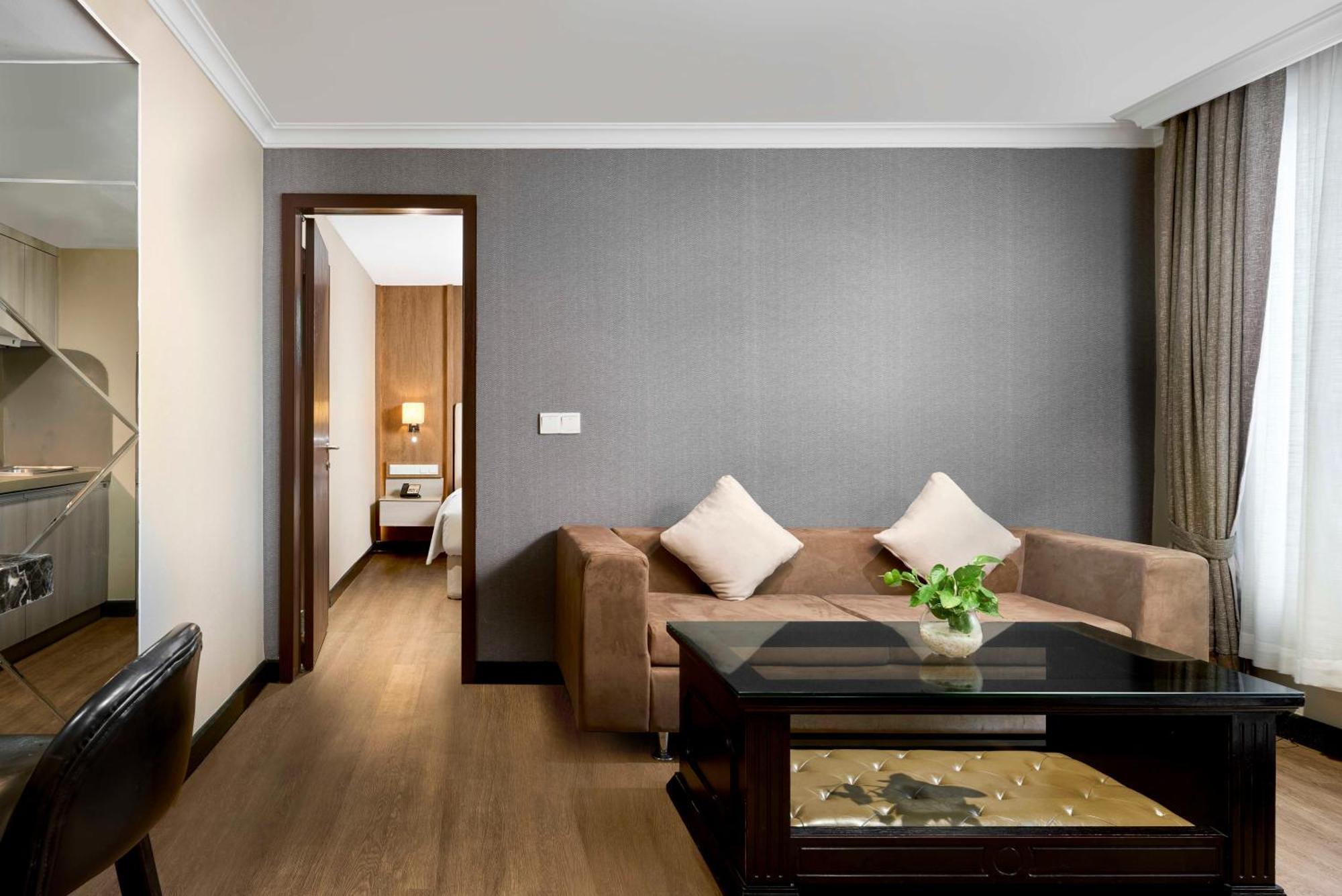 Caravan Hotel By Ehm Phnom Penh Exterior photo